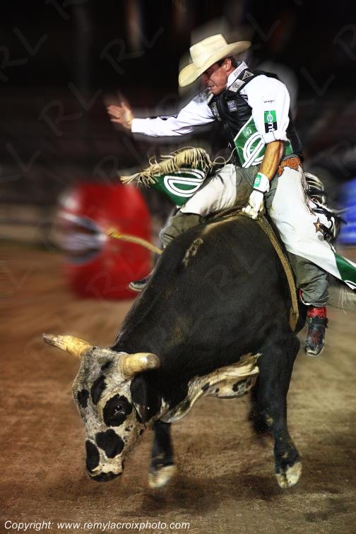Cheyenne Frontier Days rodeo Bull Riding Wyoming USA www.remylacroixphoto.com