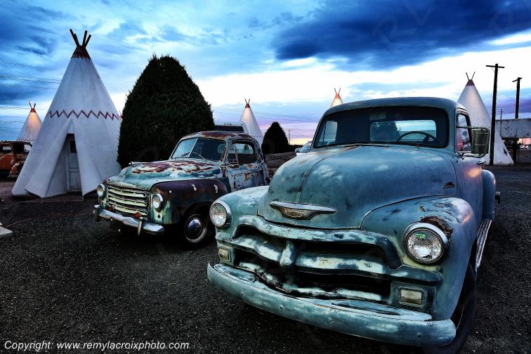 Chevrolet pick-up 1954 Studebaker Pick-up 1951 Wigwam Motel Holbrook Route 66 Arizona USA www.remylacroixphoto.com