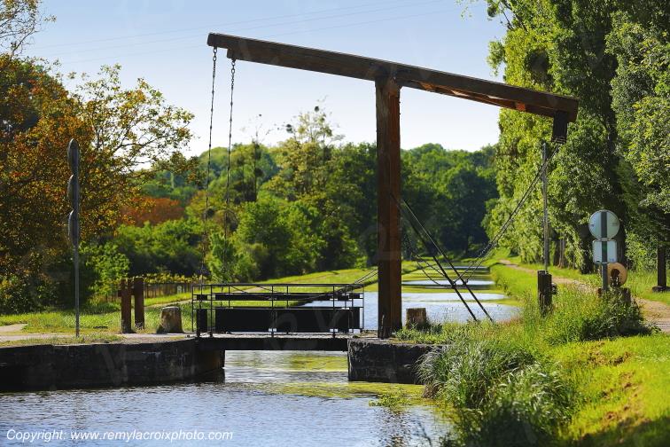 Canal du Berry Drevant Cher Berry Centre Val de Loire France www.remylacroixphoto.com