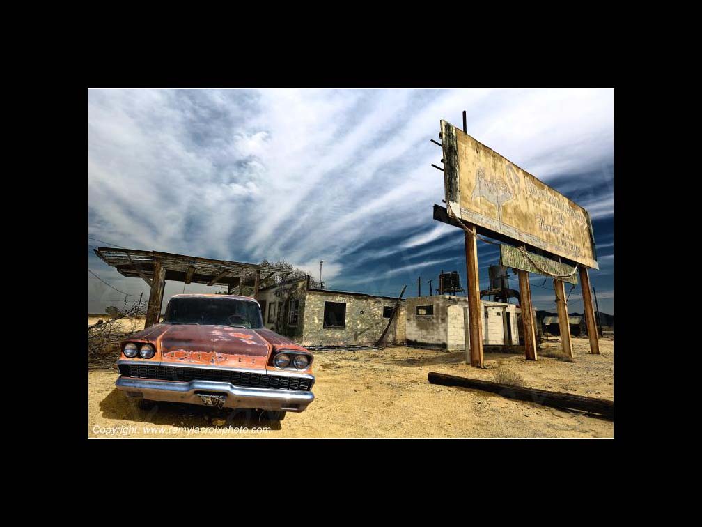Essex Cafe Gas Station,Route 66 Mercury Commuter Station Wagon 1959 Californie USA