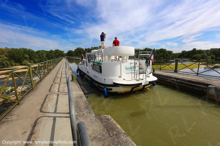 Le Gu�tin Pont Canal Lat�ral � la Loire River Ecluse Cher Berry Centre Val de Loire France www.remylacroixphoto.com
