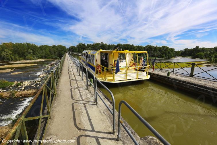 Le Gu�tin Pont Canal Lat�ral � la Loire River Ecluse Cher Berry Centre Val de Loire France www.remylacroixphoto.com
