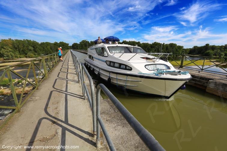 Le Gu�tin Pont Canal Lat�ral � la Loire River Ecluse Cher Berry Centre Val de Loire France www.remylacroixphoto.com