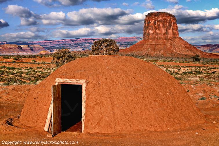Hogan Dineh Navajo Monument Valley Dineh Navajo Utah Arizona USA www.remylacroixphoto.com