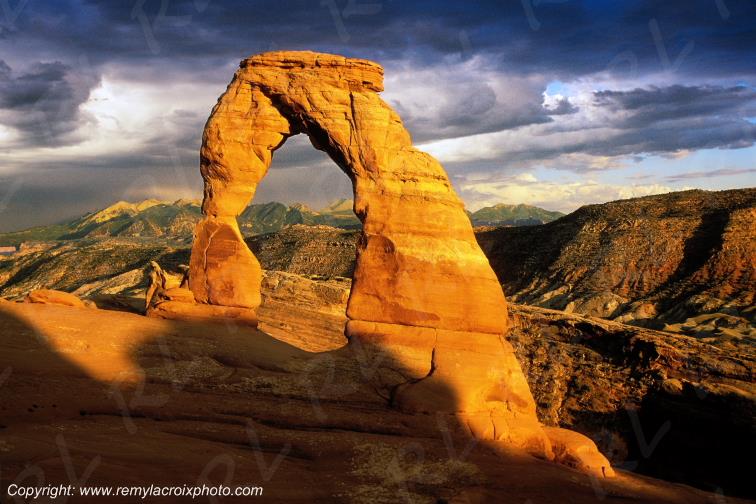 Delicate Arch Arches National Park Utah USA www.remylacroixphoto.com #delicatearch #arches #nationalpark #utah #usa